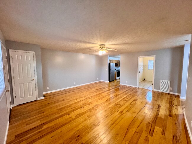Foto del edificio - 38 Long Meadow Dr