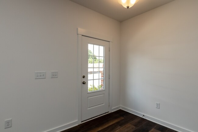 Building Photo - Amazing Townhome Near Downtown Wake Forest