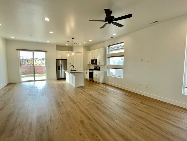 Building Photo - Three Bedroom Home in Woodland Estates