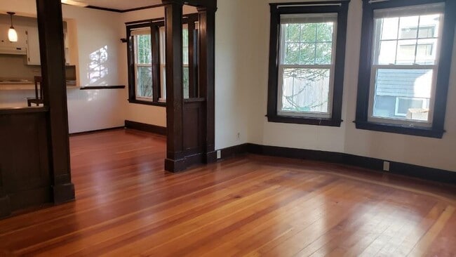 Building Photo - 56-58 Rochambeau Ave