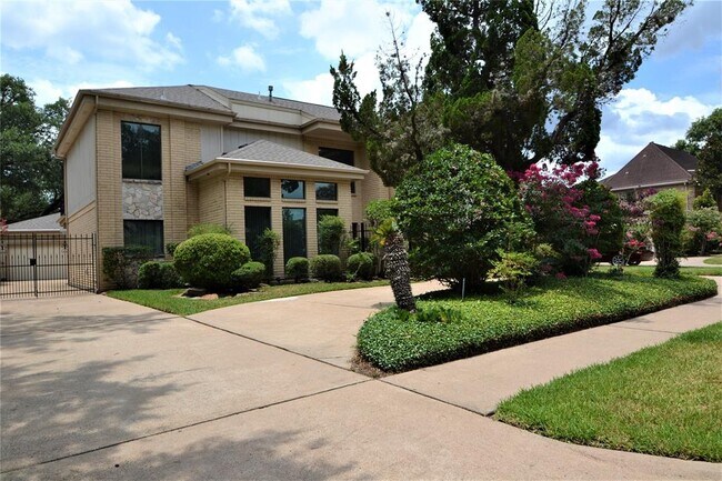 Foto del edificio - 1698 Creekside Dr