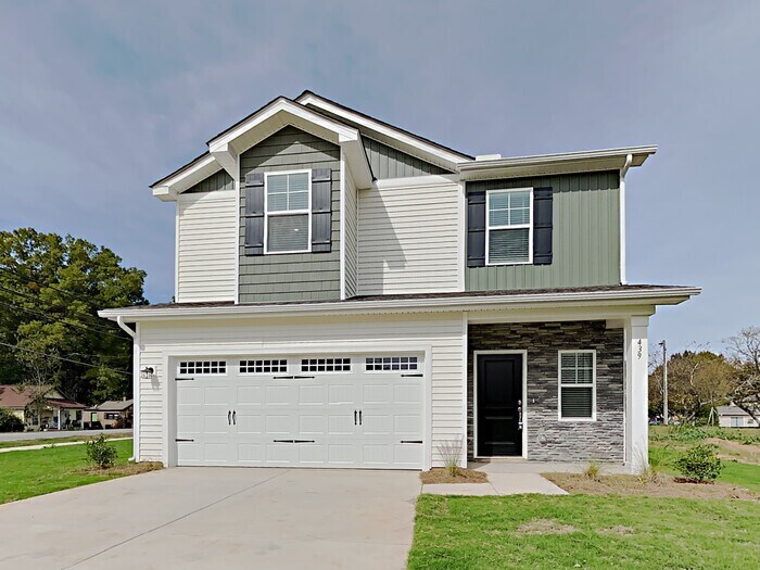 Foto principal - 439 Hager Lake Rd