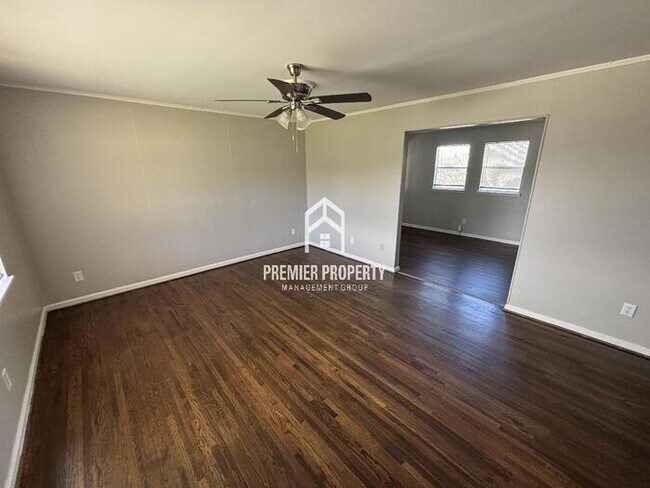 Building Photo - 1105 Mountain Dr