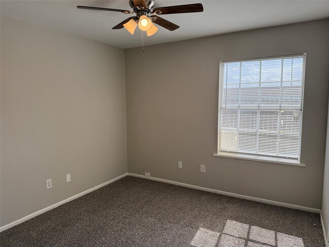 Foto del edificio - 13902 Buckingham Dr