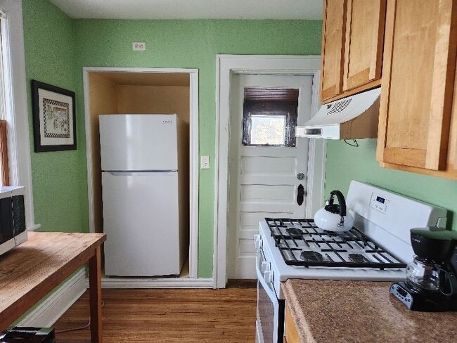 Kitchen - 2823 11th Ave S