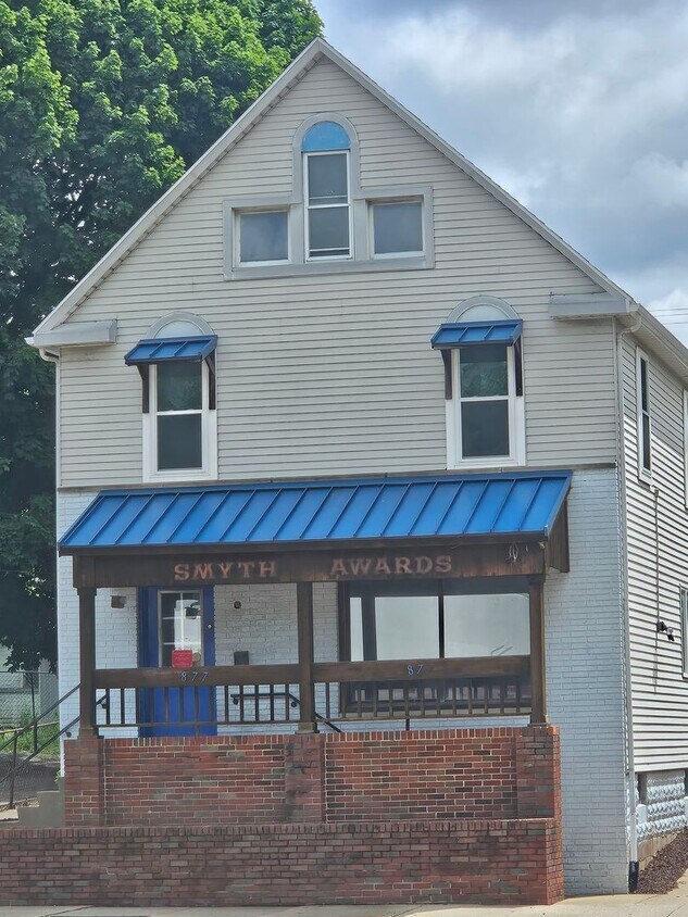 Primary Photo - 877 N Main St