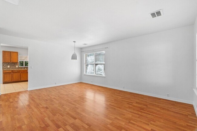 Building Photo - 905 Rocking Spur Cove