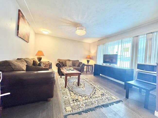 Building Photo - 265 Glenridge Dr