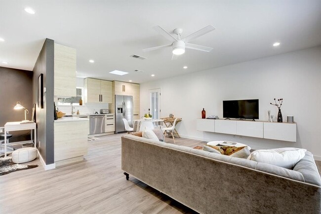 Foto del edificio - 1809 Forestglade Dr