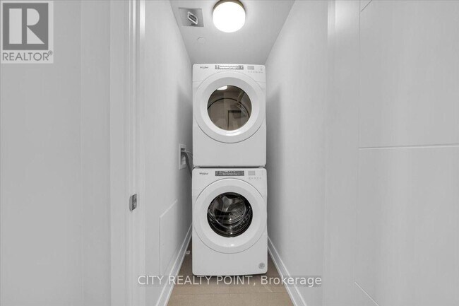Photo du bâtiment - 664-664 Spadina Ave.