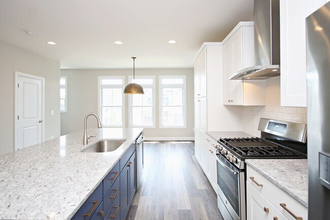 Foto del edificio - Spacious Cascadia Townhome With Rooftop Te...