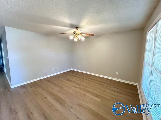 Foto del edificio - 124 Railroad Ridge Rd