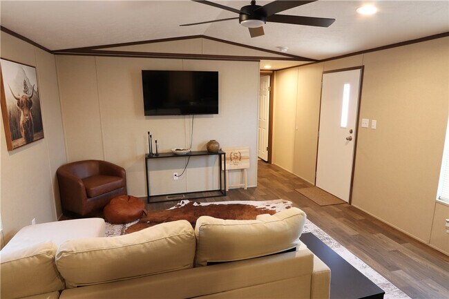 Building Photo - 1681 River Gardens Dr