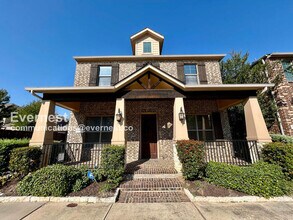Building Photo - 4417 Villa Dr