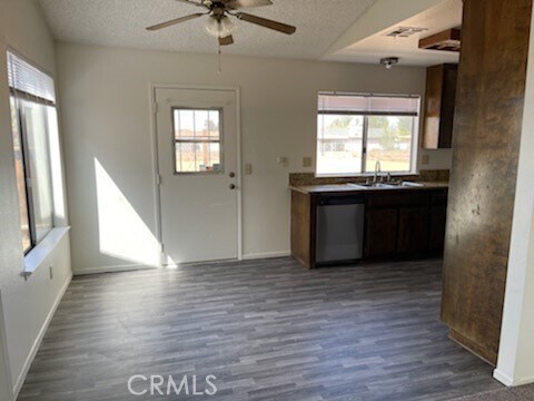 Foto del edificio - 22276 Minnetonka Rd