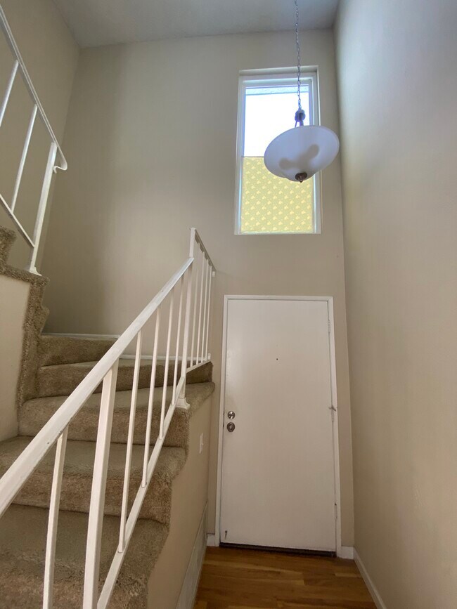 648 S Azusa Ave Unit 4, Azusa, CA 91702 Condo for Rent in Azusa, CA