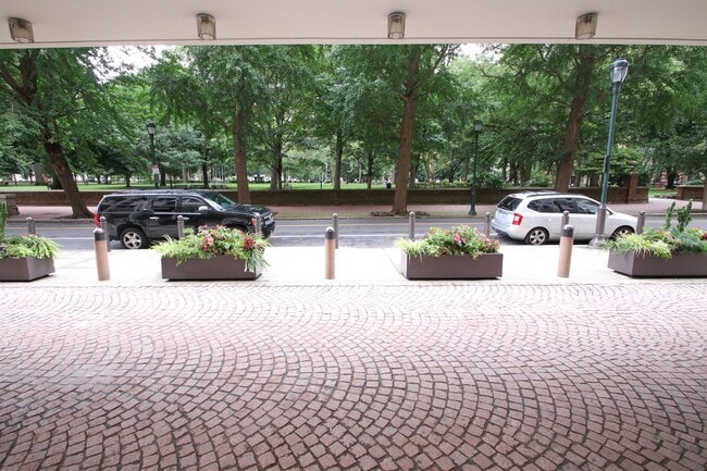 Building Photo - Luxury 1 Bedroom with Balcony, Pool & City Views – Hopkinson House