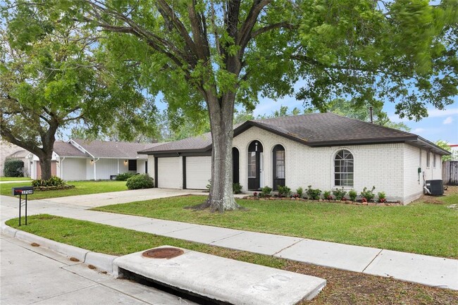 Building Photo - 3709 Edgebrook Dr