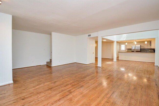 Building Photo - 917 S Ripple Creek Dr
