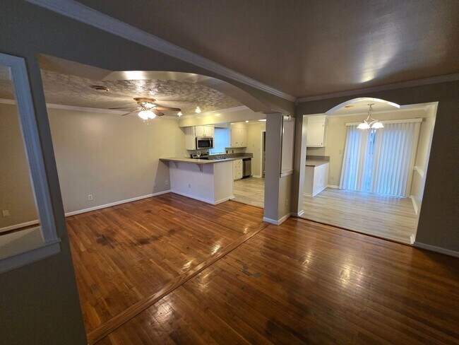 Foto del edificio - 3 BR House in S. Chesterfield - Available Now!