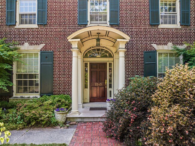 Foto del edificio - 2243 Iroquois St