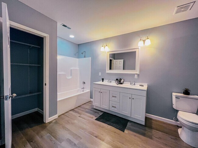 Building Photo - Country Living with Modern Amenities!