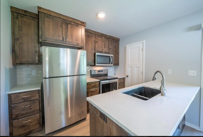 Foto del edificio - 619 4th Ave SE