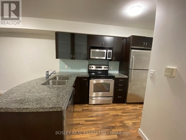 Building Photo - 1005 King St W