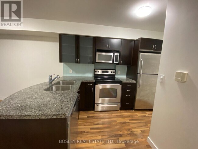 Photo du bâtiment - 1005 King St W