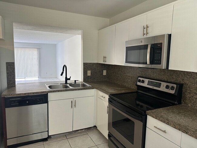 Photo - 931 SW 20th Ct House