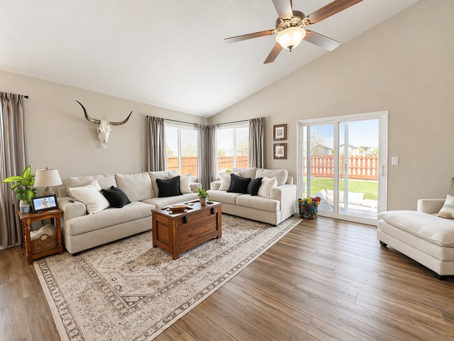 Foto del edificio - Stunning 5 Bedroom Ranch Home in Lorson Ranch!