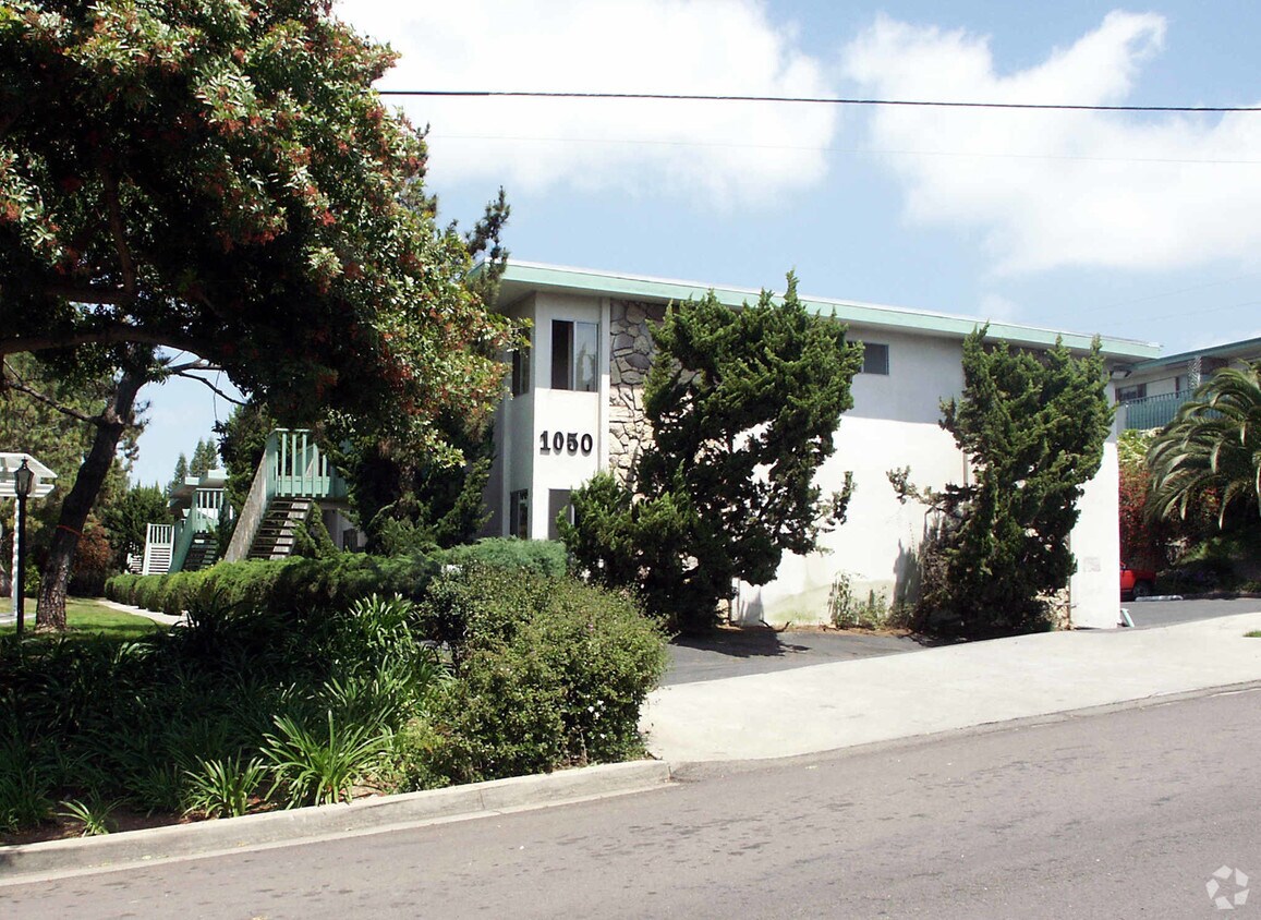 Building Photo - Meadowlake View Apartments