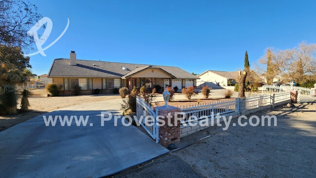 Foto del edificio - 3 Bed, 2.5 Bath Apple Valley Home w/Pool a...