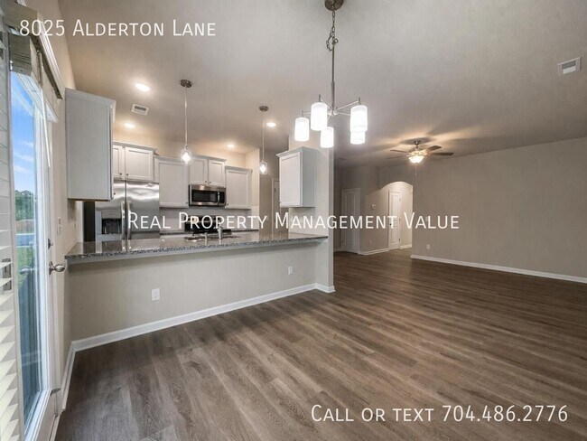 Foto del edificio - 8025 Alderton Ln