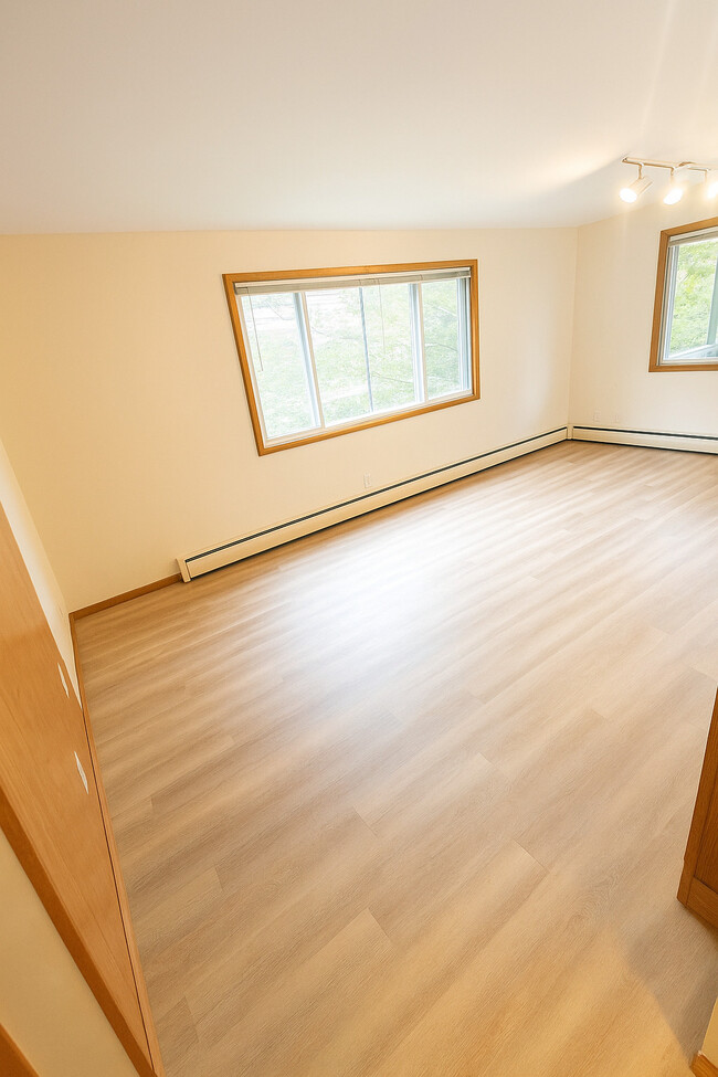 Foto del edificio - Lake Point Drive Apartments