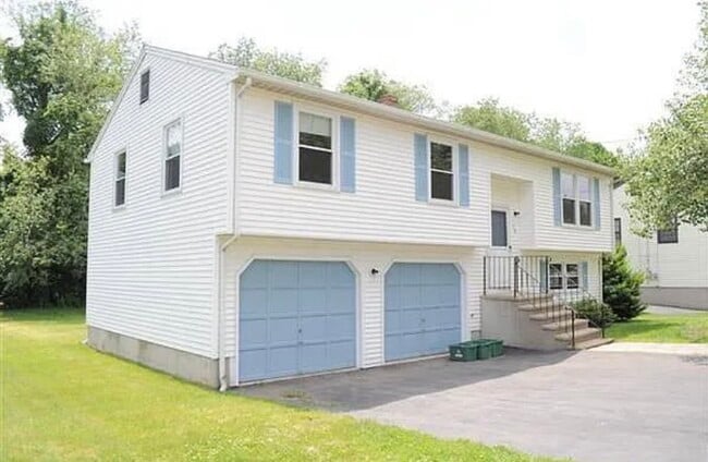 Building Photo - 149 Tanglewood Dr