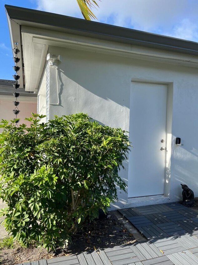 Primary Photo - 14930 NE 7th Ct