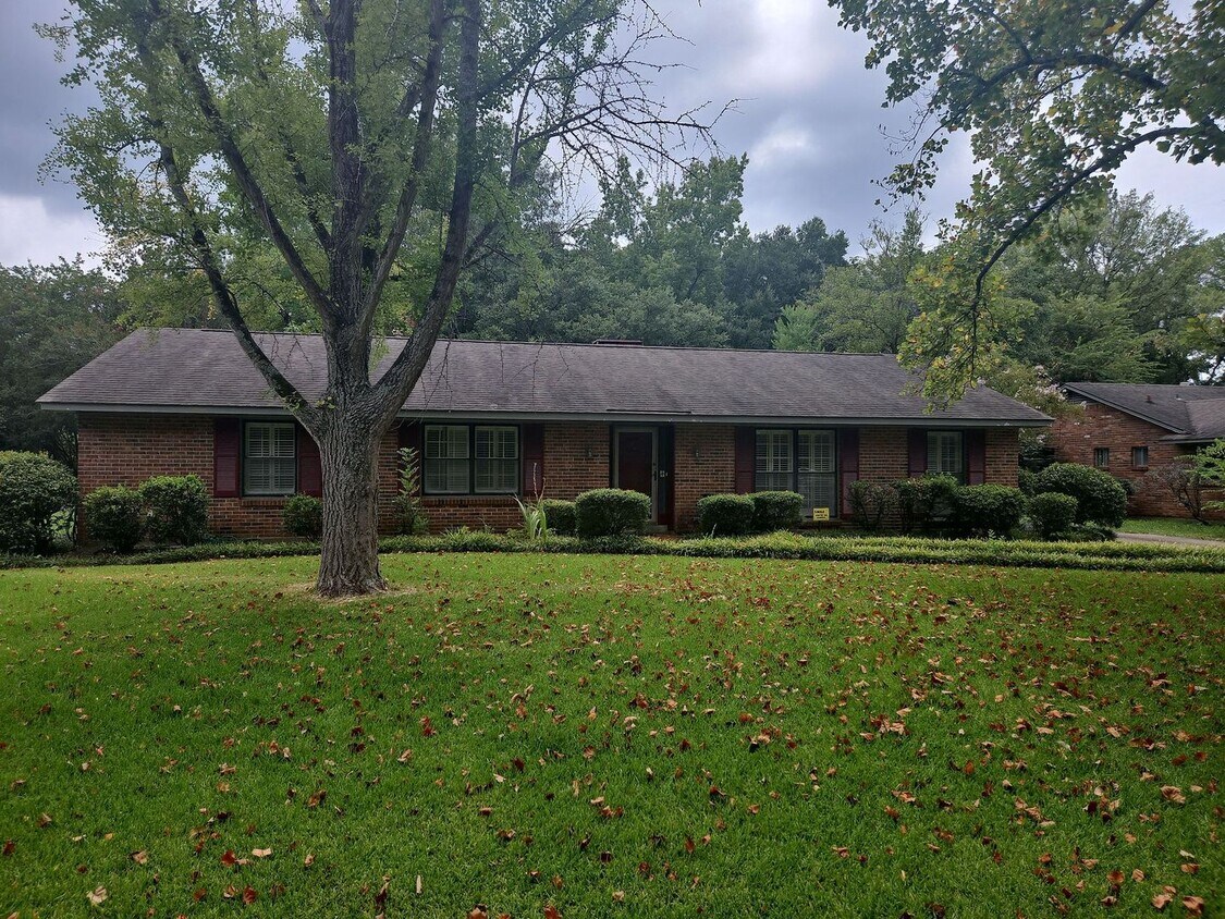 Foto principal - 2924 Fernway Dr