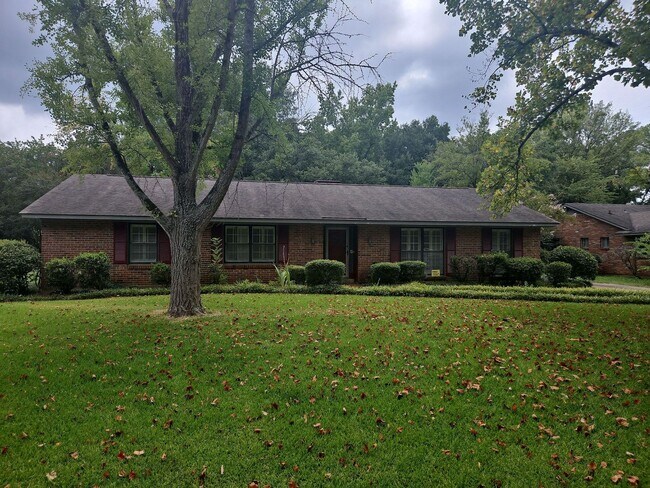 Building Photo - 2924 Fernway Dr