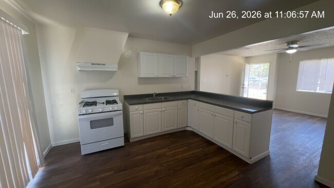 Building Photo - 2748