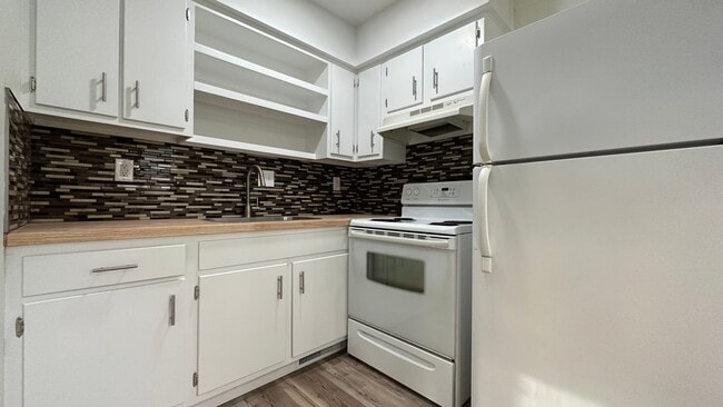 Interior Photo - 326 W Kenwood Dr