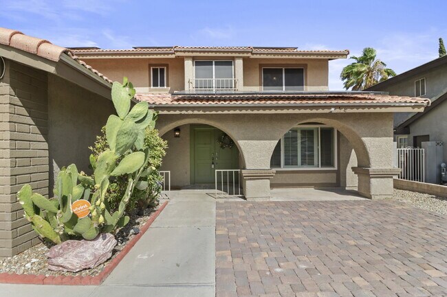 Building Photo - Welcome to your entertainers dream home!