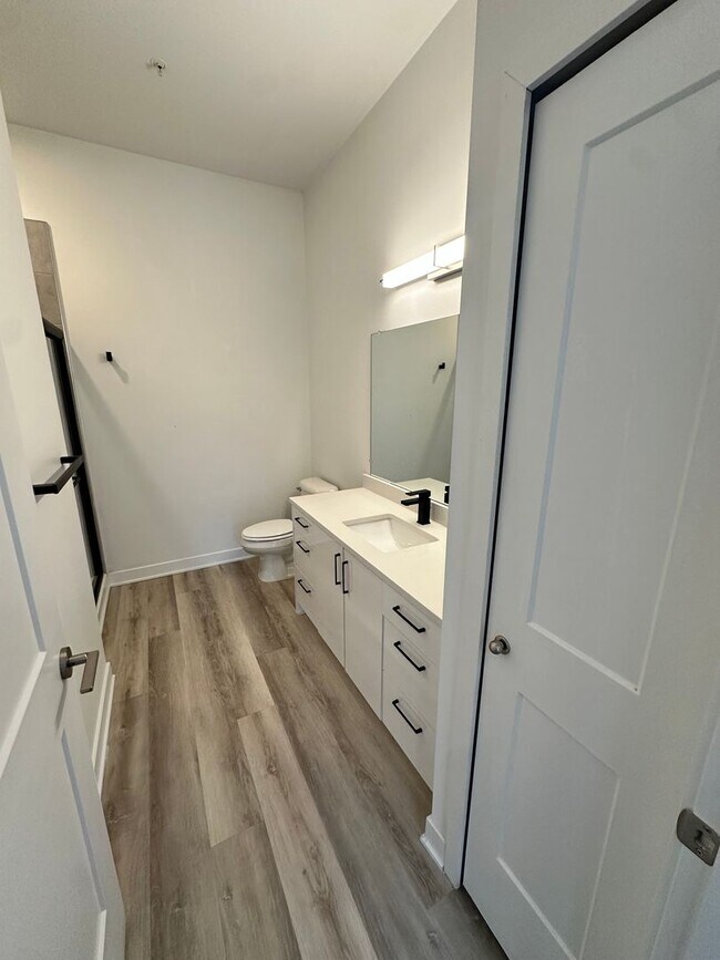 Interior Photo - The Roy