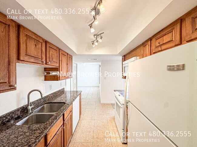 Building Photo - 1634 E Donner Dr