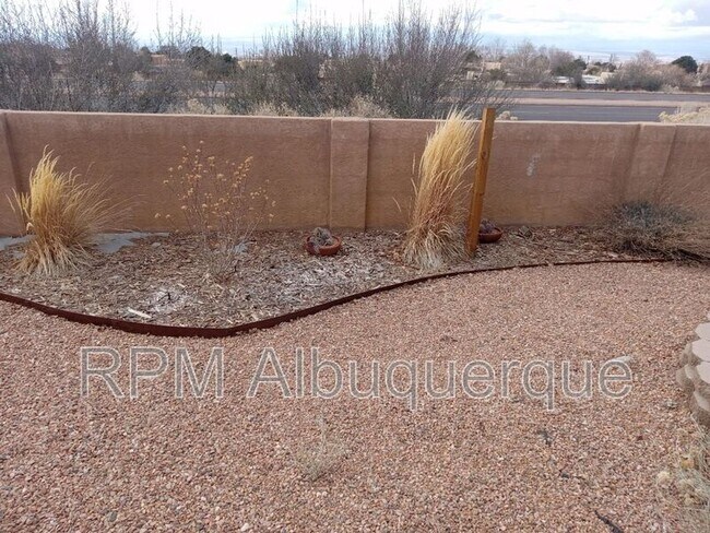 Foto del edificio - 7739 Cedar Canyon Rd NE