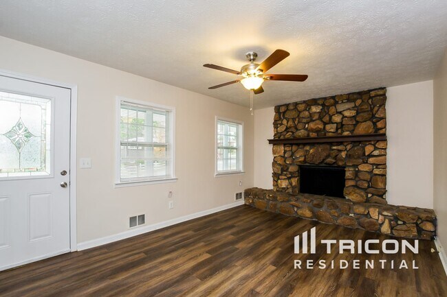 Building Photo - 5250 Hollyhock Rd