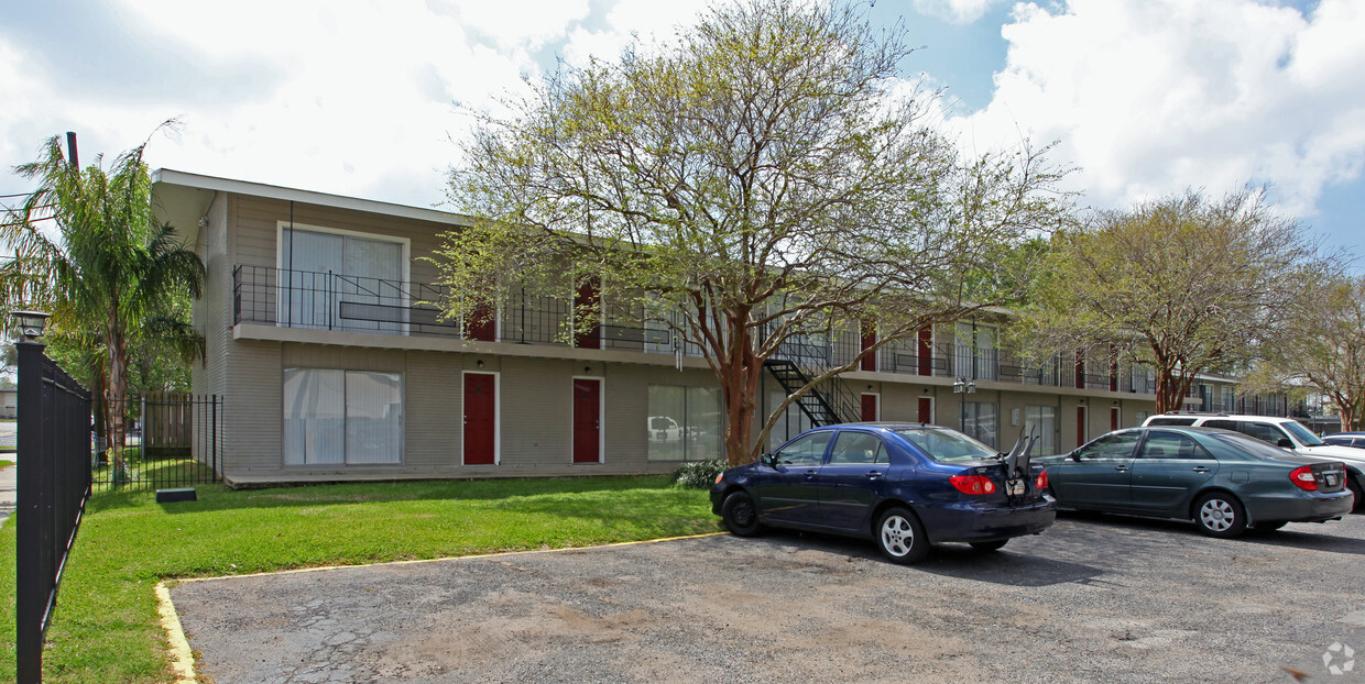 Jefferson Court Condominiums - Jefferson Park Condominums