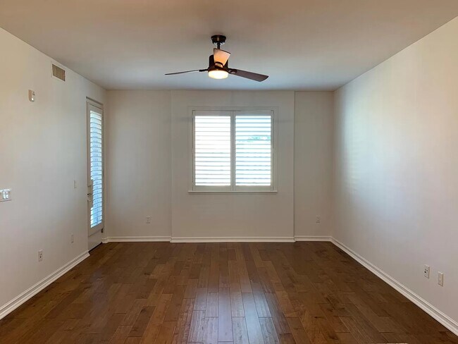 living room - 629 Traction Ave
