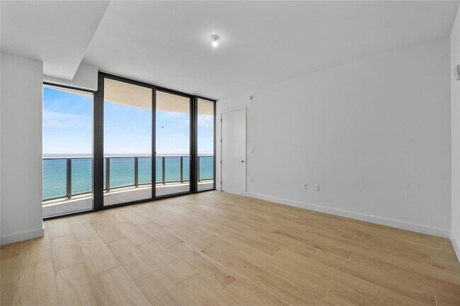 Foto del edificio - 900 N Ocean Blvd
