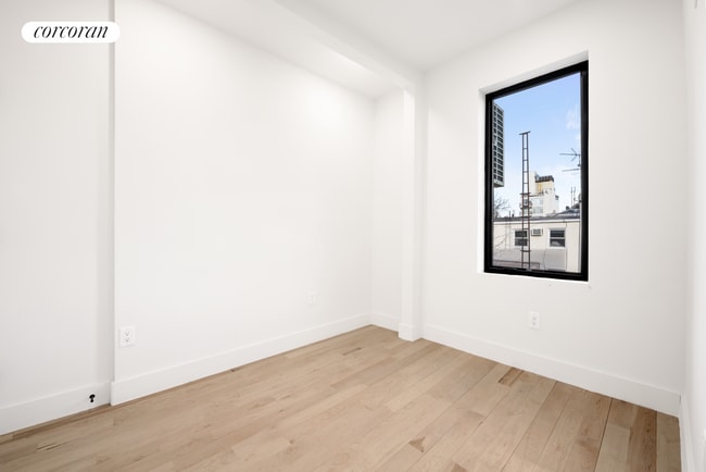 Building Photo - 271 Ainslie St
